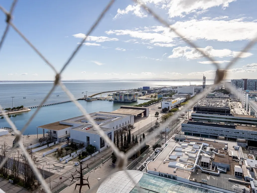T3 Duplex na Torre de São Rafael com Vista Deslumbrante sobre o Tejo no Parque das Nações - Image 36