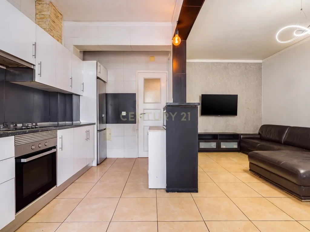 Apartamento T3 no Centro de Faro - Image 2