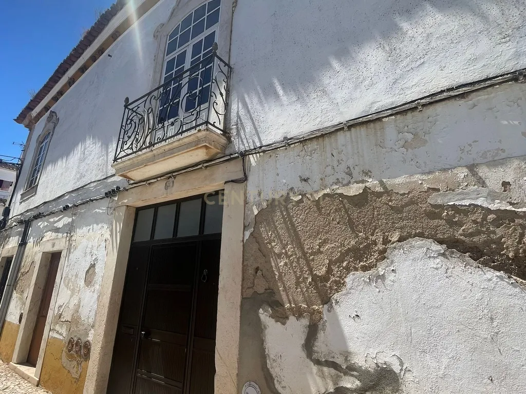 Apartamento T1 para ser remodelado totalmente, Borba - Image 1
