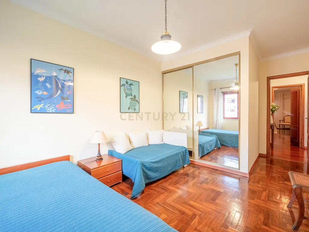 Apartamento T3, com Box de 85 m2 e Arrecadação em Odivelas - Image 14