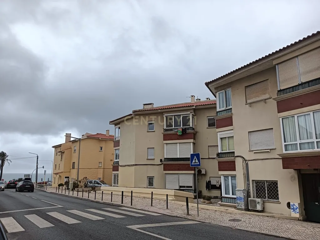 Apartamento T2 à Rendar - Vista Mar na Parede - Image 1