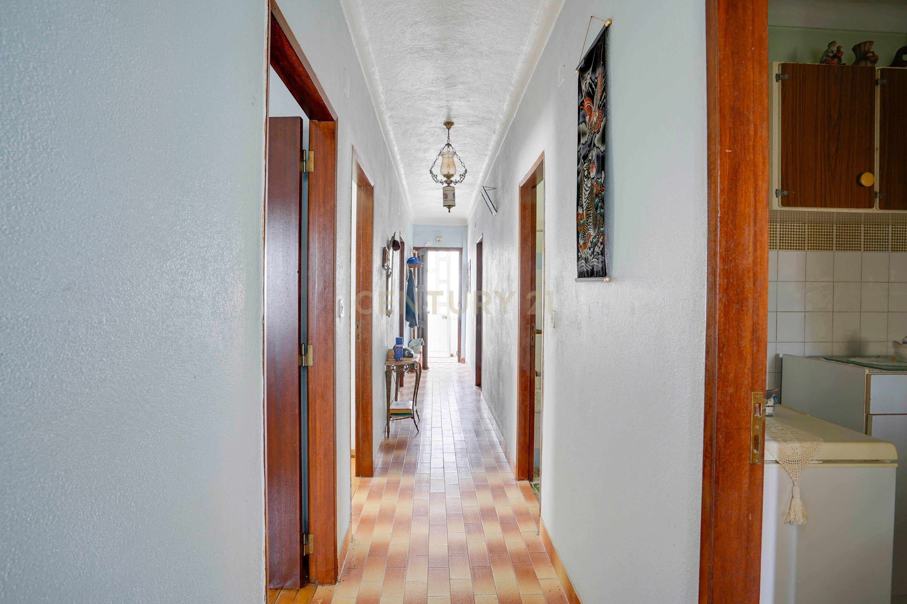Fotografia 5 de MORADIA T3 COM GARAGEM, LOGRADOURO E ESPAÇO PARA NEGÓCIO