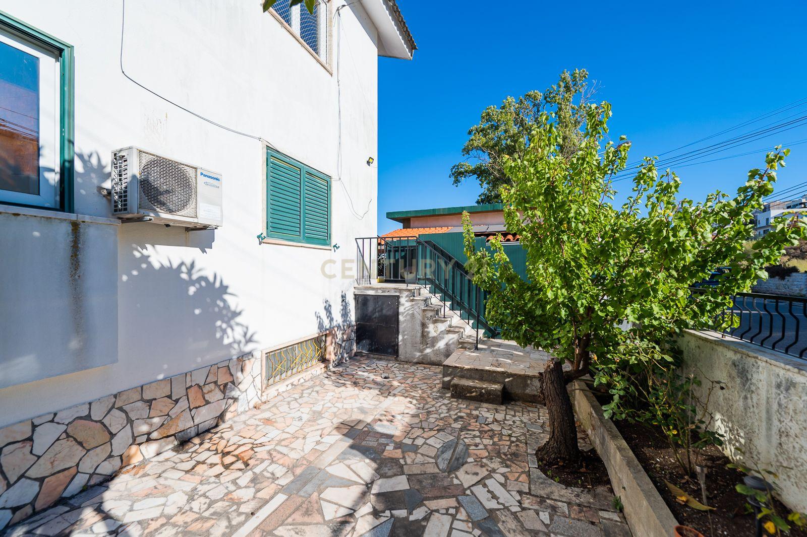 Fotografia 4 de Apartamento T2 com espaço exterior Privativo em Zona Tranquila de Loures.