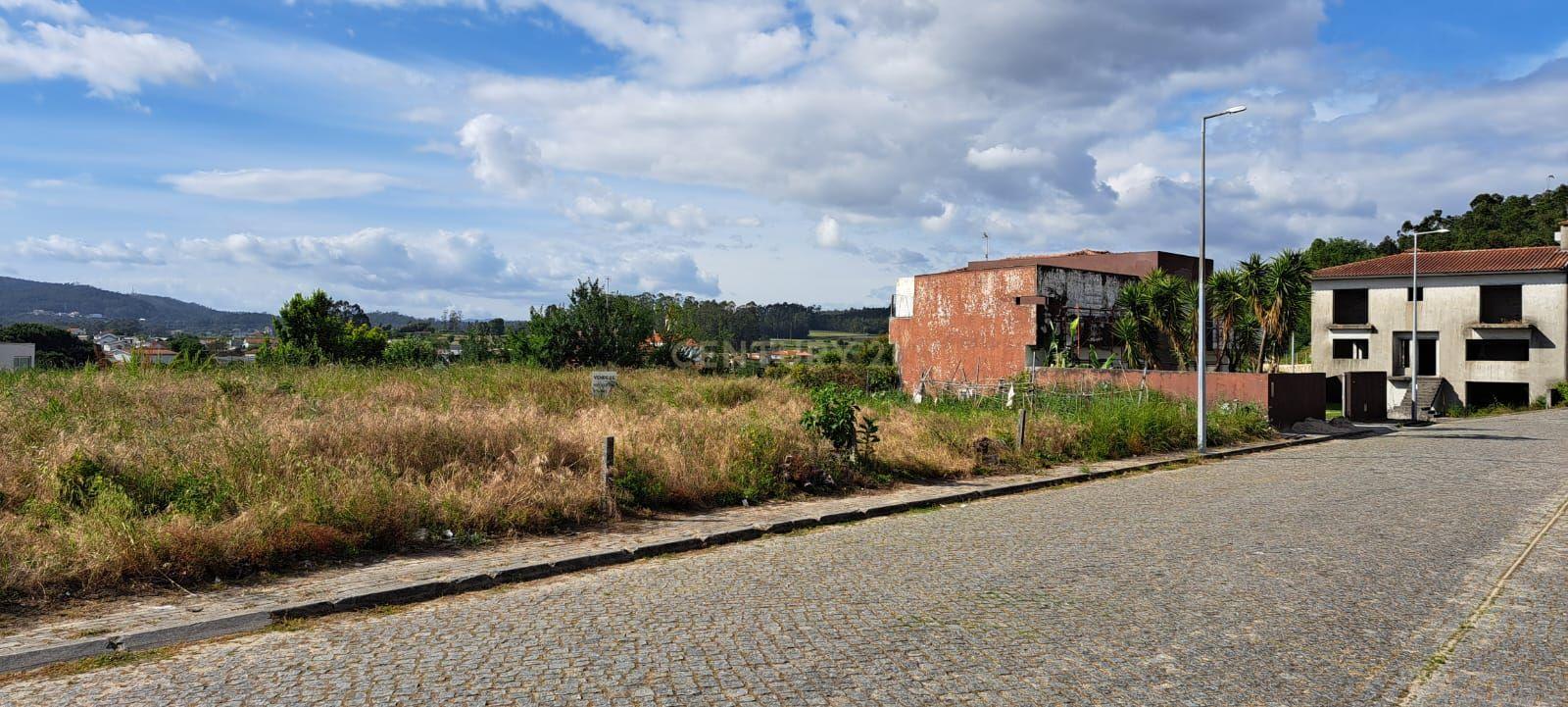 Fotografia 7 de Terreno com 652m² à venda em Chorente - Barcelos