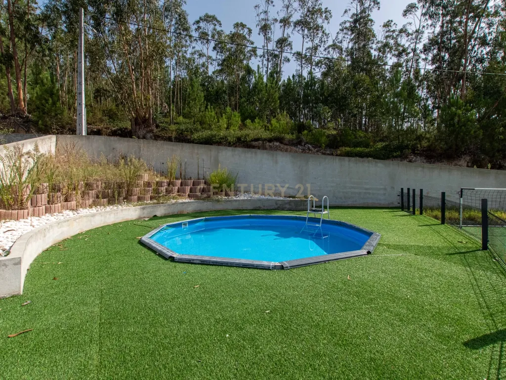 Moradia T4 semi-nova com Piscina, Garagem + Parcela de Terreno Rústico e Vista Serra | Salgueiro, Pombal - Image 16