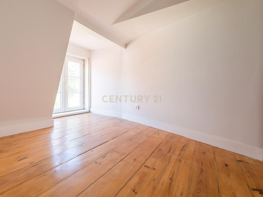 Excelente Apartamento T2 | Janelas Verdes - Image 22