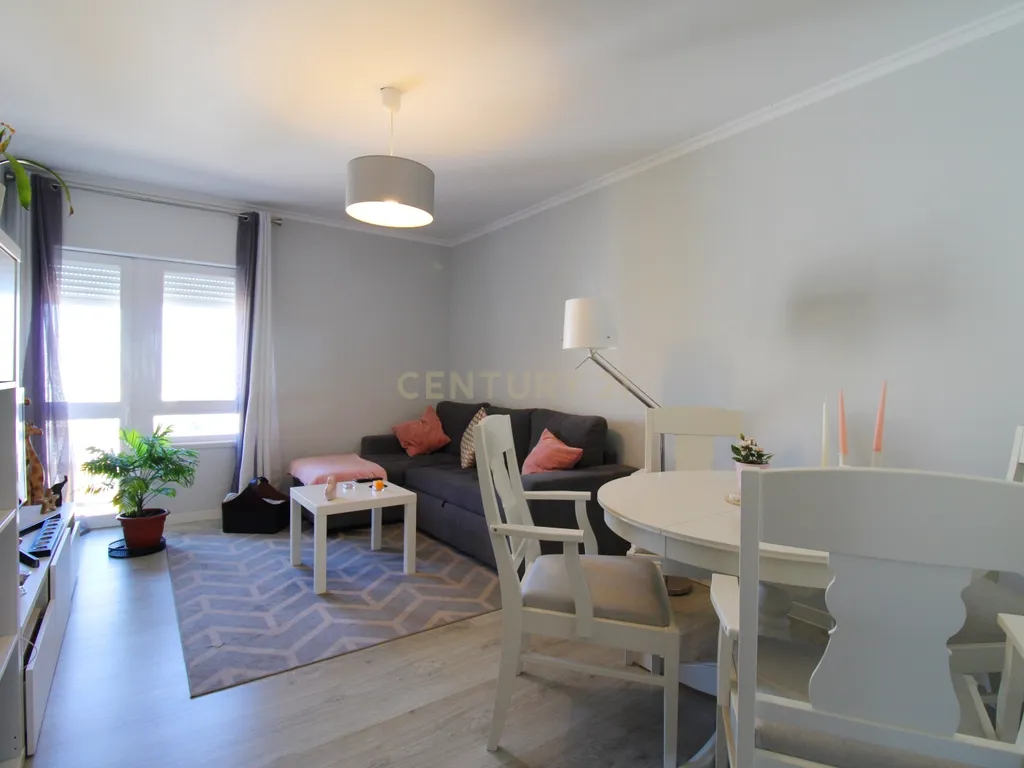 ✨ Oportunidade Única – T2 no Monte da Caparica ✨ - Image 4