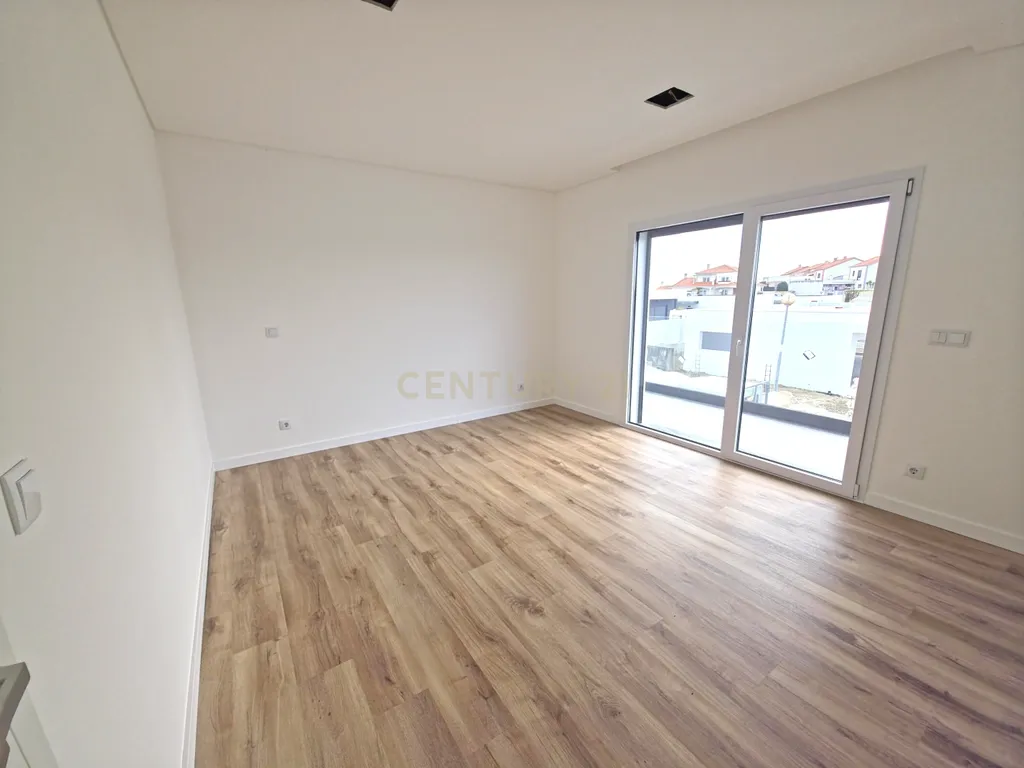 Moradia Nova T4 - Lourinhã - Image 21