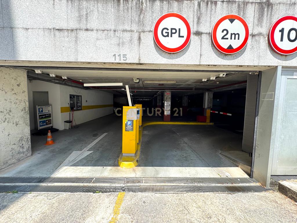 Parque de estacionamento com 108 lugares em São Mamede de Infesta, Matosinhos, Porto - Image 3