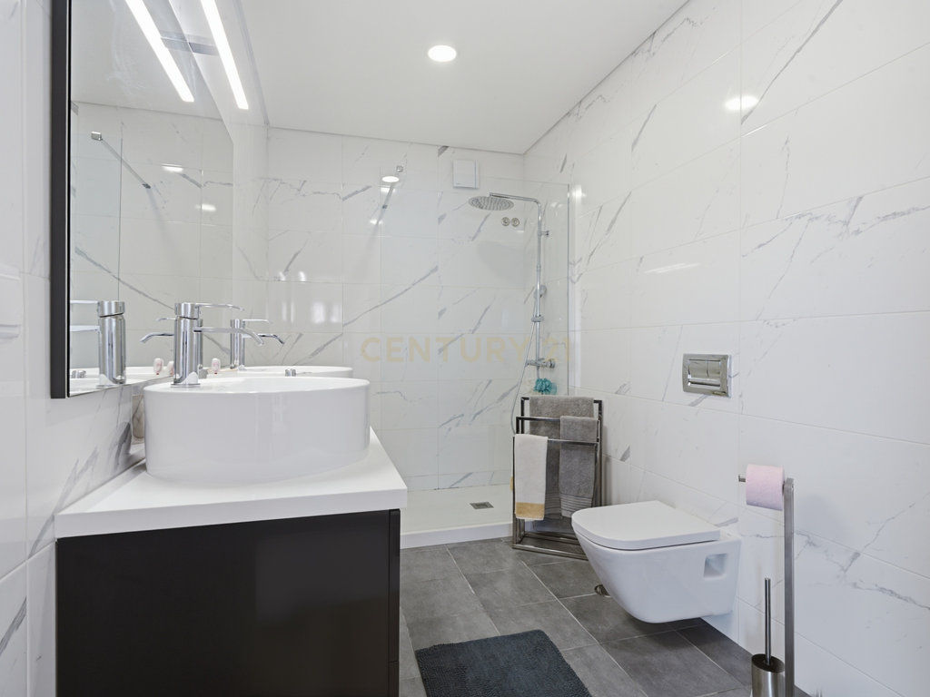 Moradia Isolada com Piscina em Lote de 908 m² | Sala Ampla | Jardim e Vista Desafogada -Mafra - Image 29