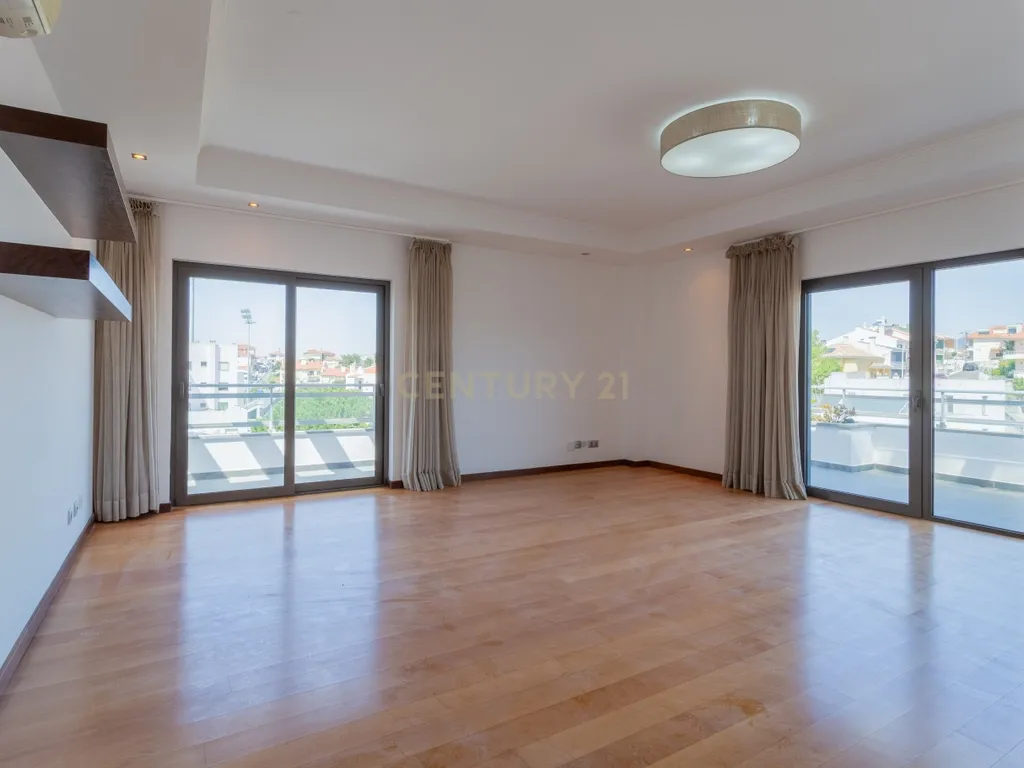 Luxuoso apartamento no Monte Estoril, Cascais com Vista Panorâmica e Acessos - Image 11