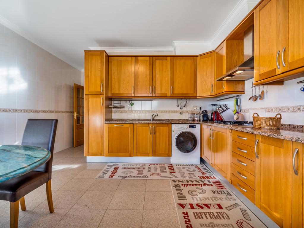 Apartamento T3 com Vista Mar, Piscina e Estacionamento – Edifício Belo Horizonte | Correeira, Albufeira - Image 5