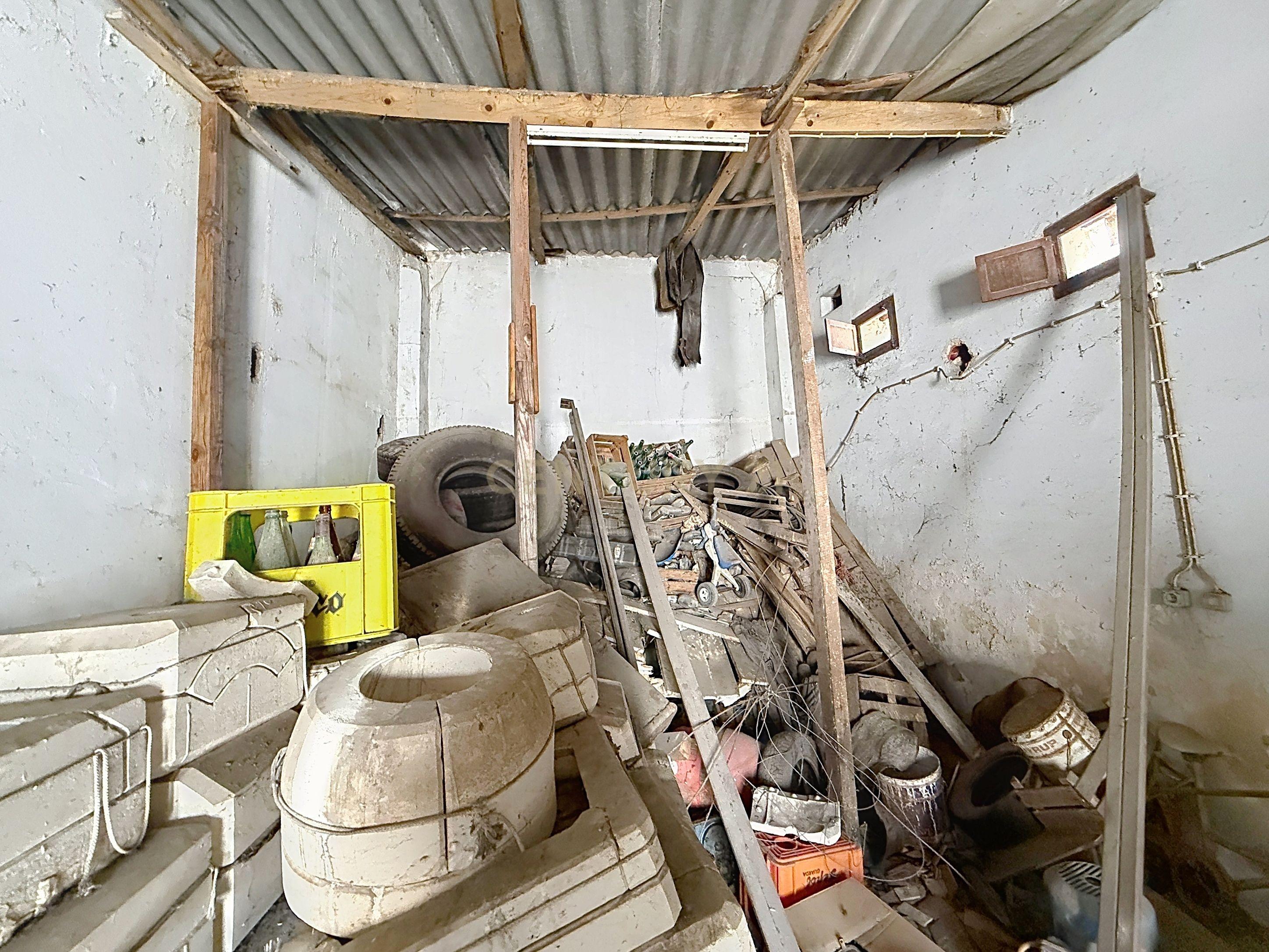 Fotografia 8 de Arrecadação para Venda com Potencial de Conversão em T2 | Centro de Valado dos Frades