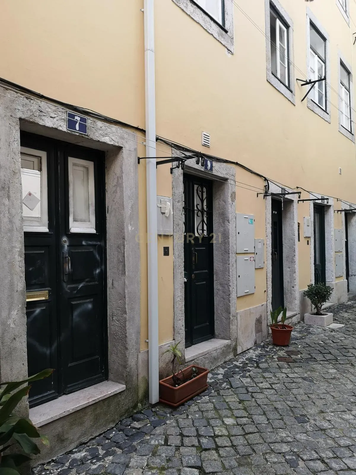 Apartamento T1 +1 em Alfama, Lisboa – Investimento com Potencial e Rentabilidade Atrativa - Image 3
