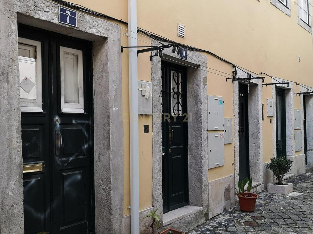 Apartamento T1 +1 em Alfama, Lisboa – Investimento com Potencial e Rentabilidade Atrativa - Image 3