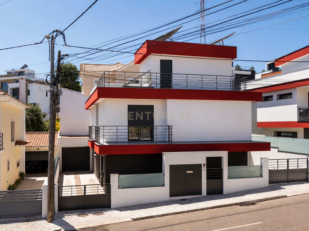 Moradia de Luxo T4 Bairro da Primavera - com Rooftop, Piscina Aquecida e Painéis Fotovoltaicos em Santa Iria da Azóia - Image 5