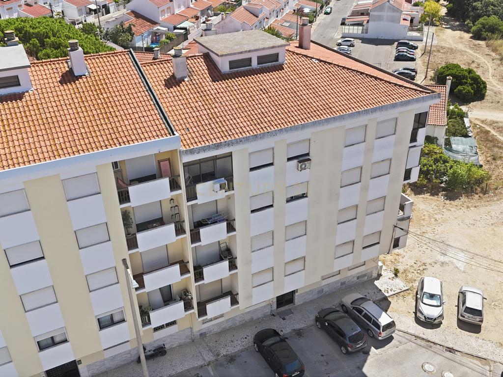 Apartamento T4 para arrendamento - 1800€ - Image 1