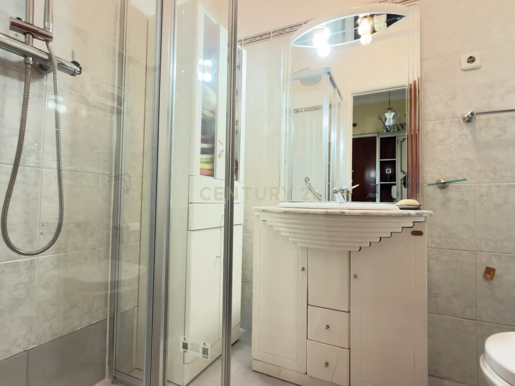 Apartamento T2 para remodelar com vista para o Convento de São Vicente - Image 15