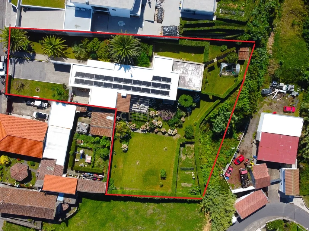 Moradia Contemporânea com Vista Mar, Jardim e Ampla Zona Exterior! - Image 2