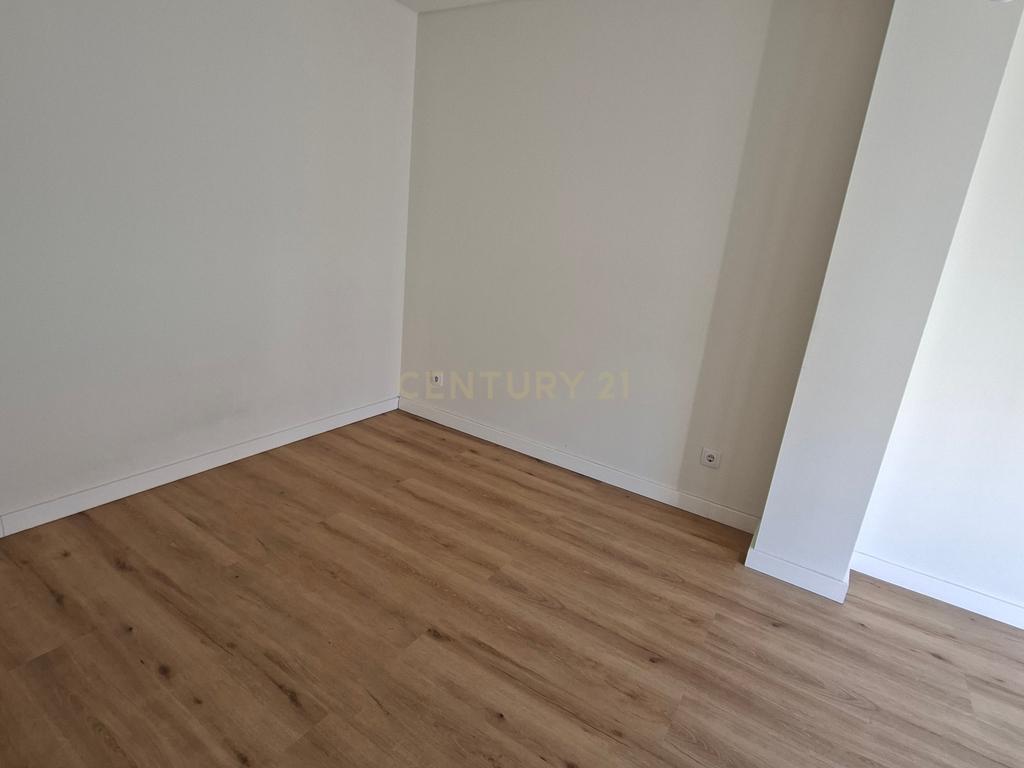 Apartamento Moderno em Moscavide, Loures - Image 9
