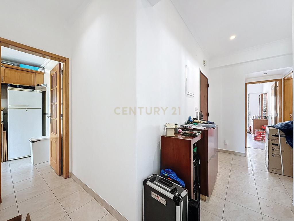 Apartamento T3 em Amora, Seixal - Oportunidade Única! - Image 16