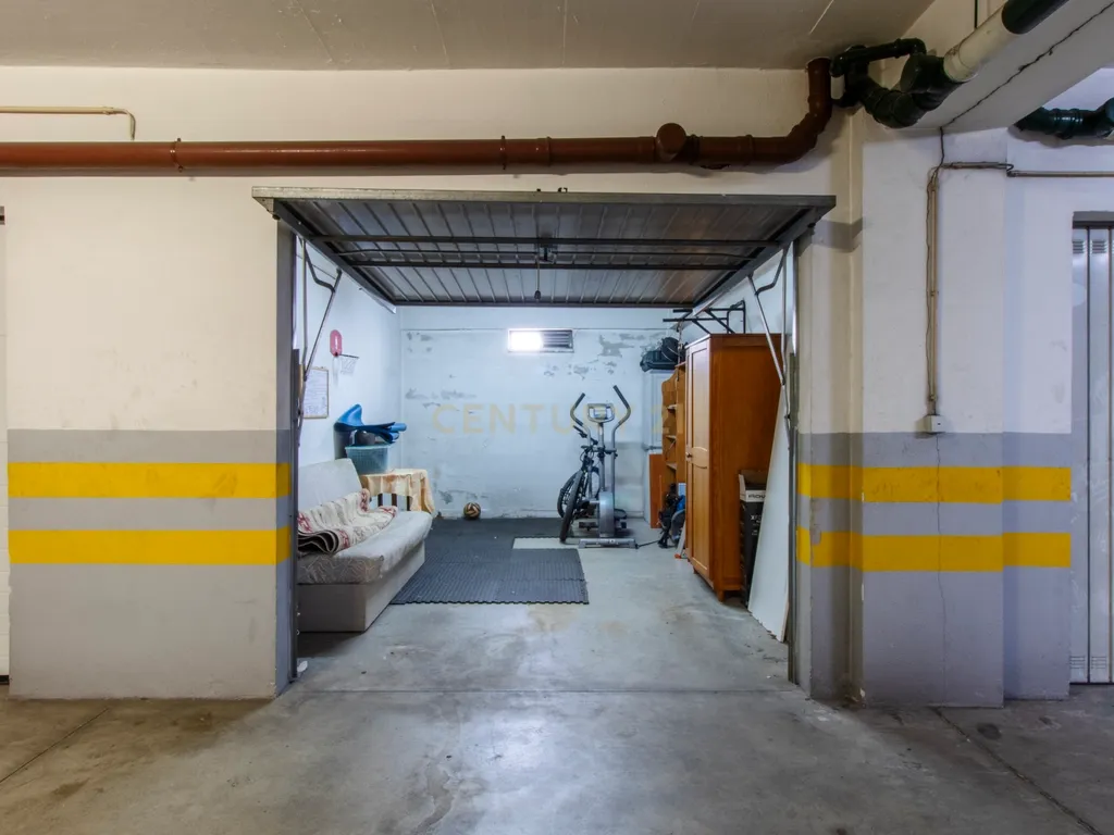 Espaçoso T3 com Varanda em Caparica, Almada - Image 48