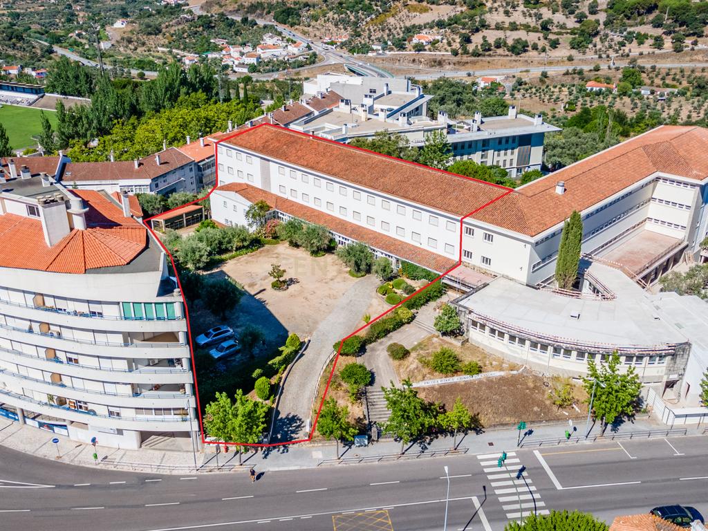 Prédio no Centro de Portalegre para investimento - Image 3