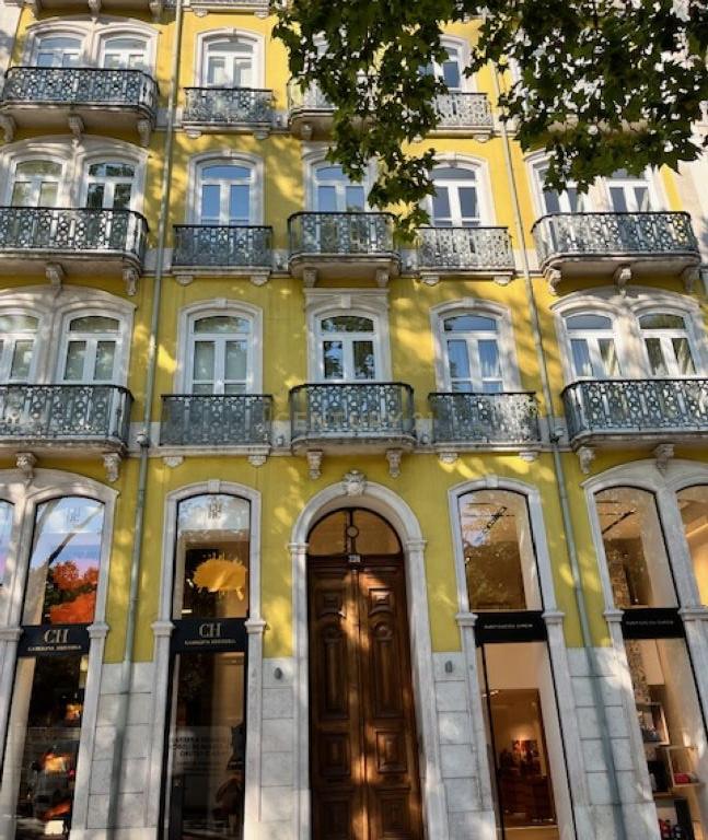 Apartamento T2 de Charme para Arrendamento na Avenida da Liberdade - Image 1