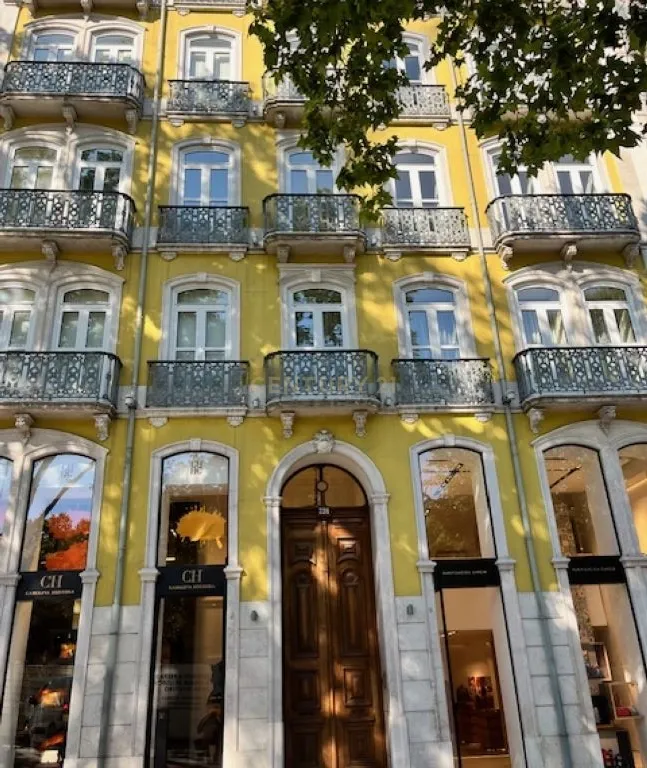 Apartamento T2 de Charme para Arrendamento na Avenida da Liberdade - Image 1