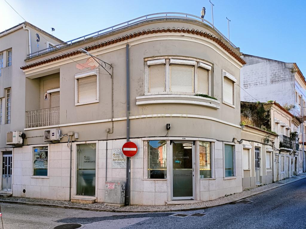 Prédio Misto (Loja + Apartamento T2) - Centro de Vila Franca de Xira - Image 1