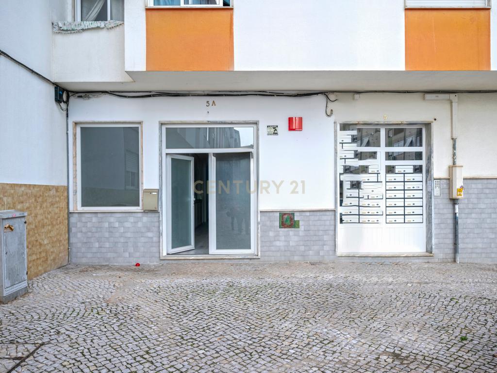 Loja e cave com 326m2 de área bruta, Quinta da Medideira, Amora - Image 21