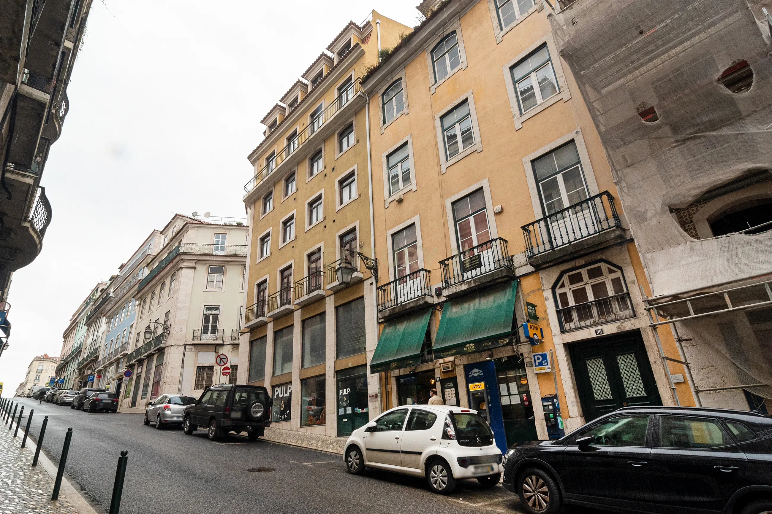 T2 em prédio pombalino na Rua da Madalena N.90, em plena Baixa de Lisboa. Para Venda. - Image 2