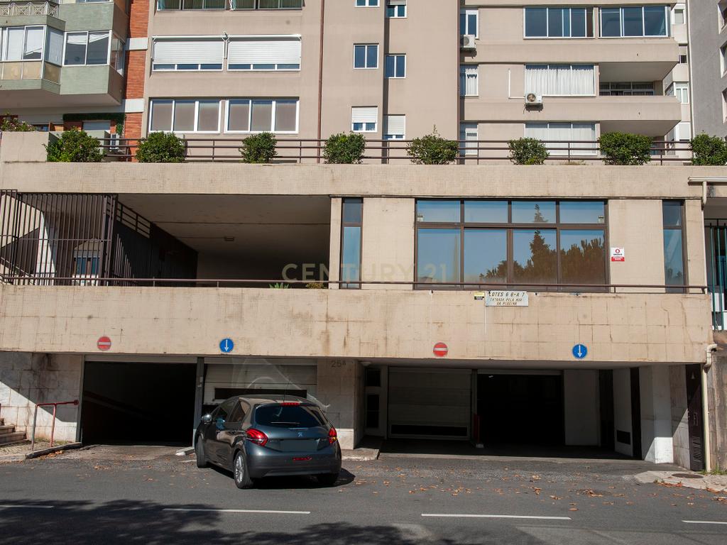 Lugar de Garagem em Zona Premium de Miraflores - Image 2