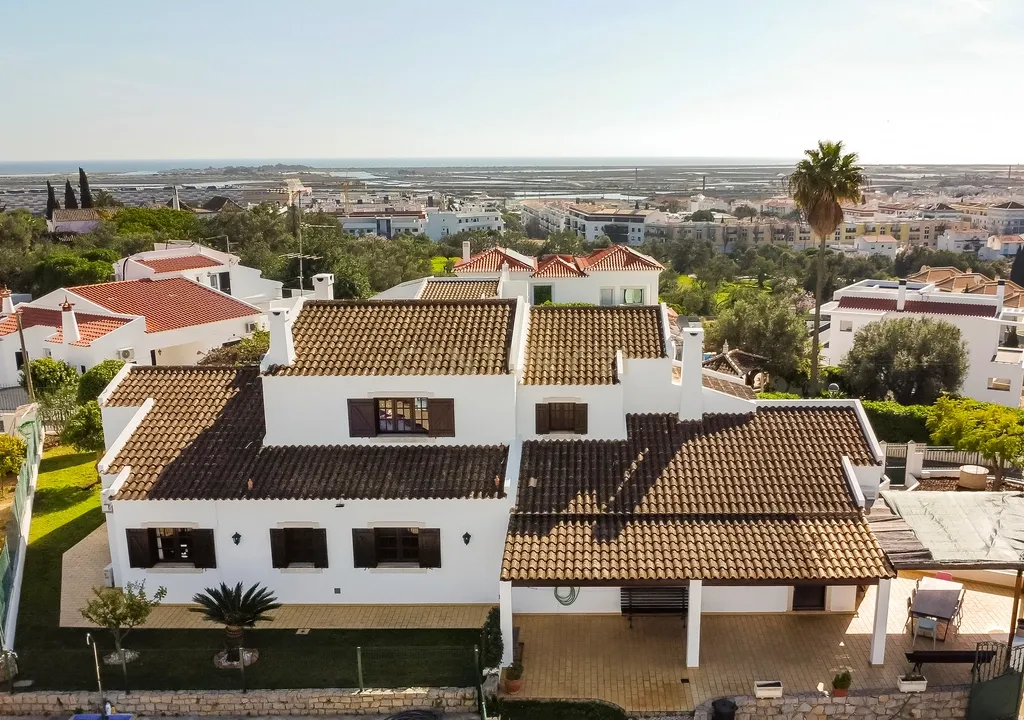 Moradia T4 com vista Mar e Cidade - Viva o Sonho de uma Vida na Quinta da Barra em Tavira - Image 3