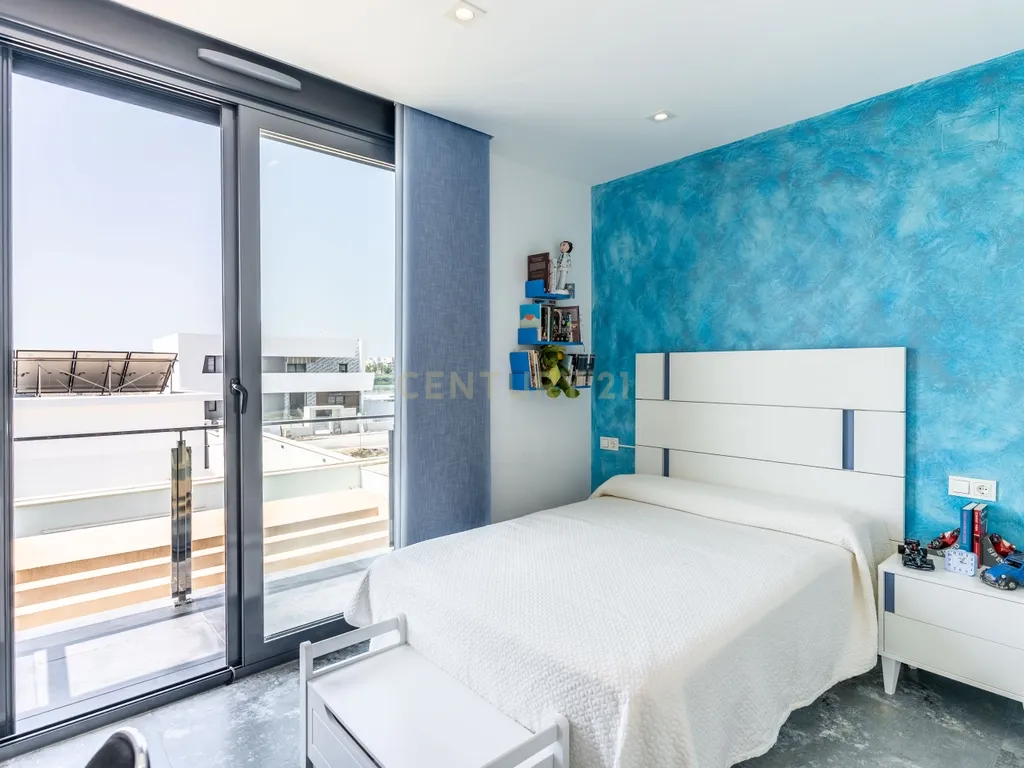 Luxuosa Moradia T4 com Vista Mar e Piscina em Almería - Image 100