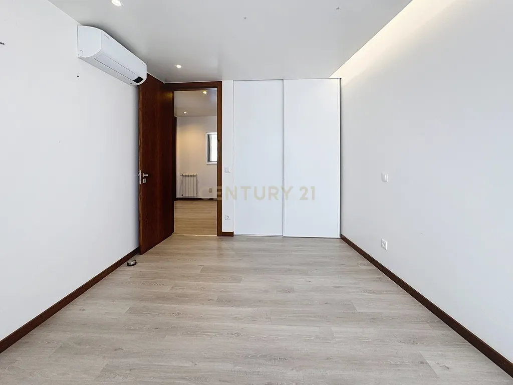 Penthouse T2 com Terraço e Piscina Privativa – Sítio da Nazaré - Image 39