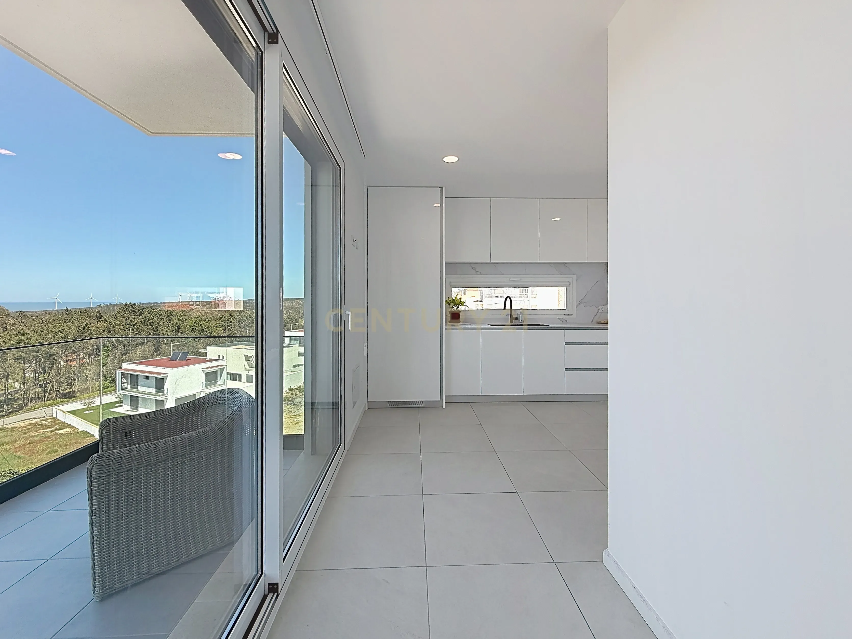 Fotografia 11 de Último piso, vista total de mar e luz natural em cada detalhe — um T3 único na Nazaré