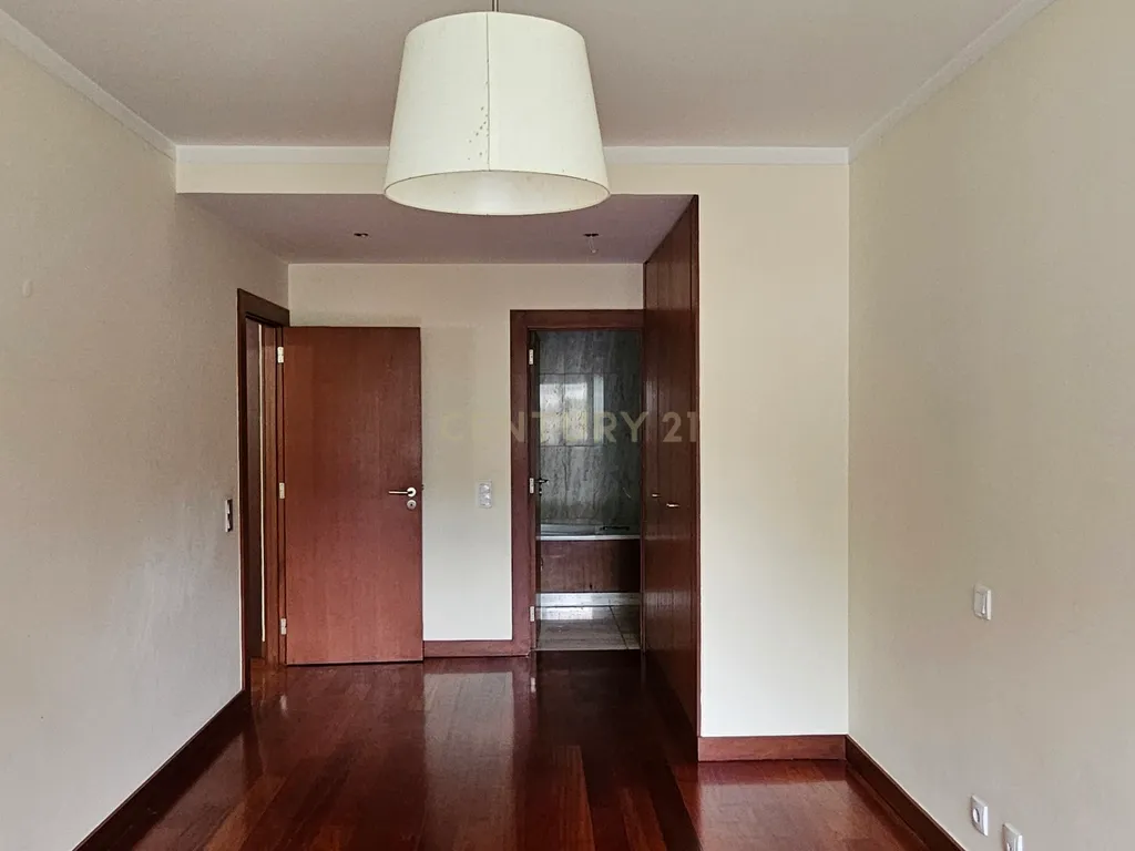 Apartamento T2 com varanda, garagem - Condomínio Fechado de referência Brandinhães, Cidade da Maia - Image 20