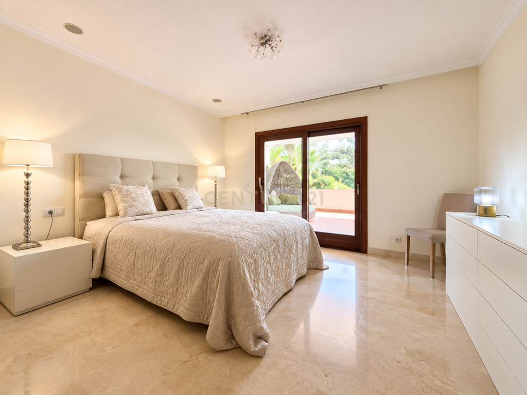 Apartamento Espaçoso com Jardim e Grande Terraço na Prestigiada Zona de Nagüeles, Marbella - Image 21
