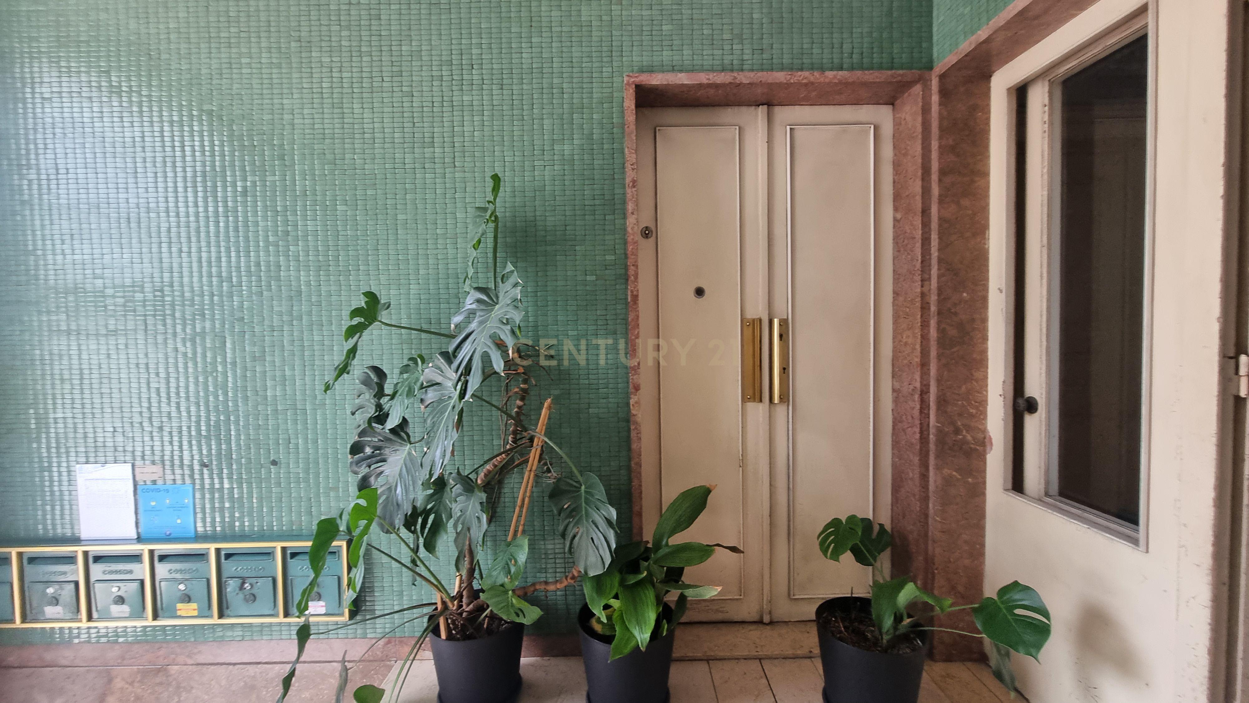 Apartamento Pombalino de Charme com 8 Assoalhadas – Av. Almirante Reis, Lisboa - Image 3