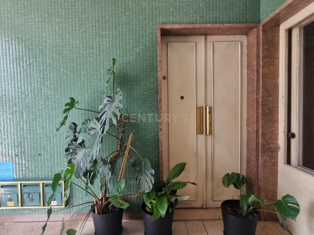 Apartamento Pombalino de Charme com 8 Assoalhadas – Av. Almirante Reis, Lisboa - Image 3
