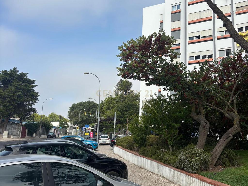 Apartamento T2 na Avenida Carolina Michaelis Linda a Velha - Image 12