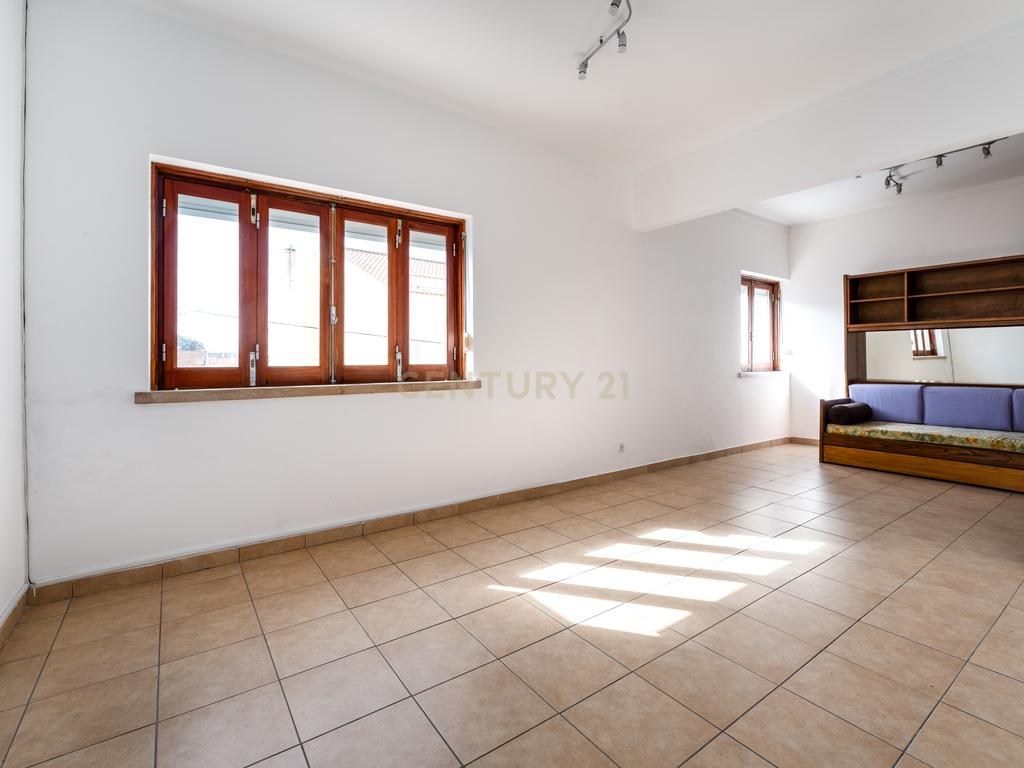 APARTAMENTO T3 TRANSFORMADO EM T2 - CENTRO DE PENICHE ! - Image 10