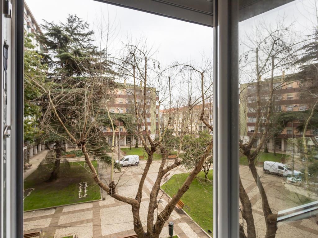 T3 transformado em T2 Remodelado com Elegância no Coração de Montalvão, Setúbal - Image 17