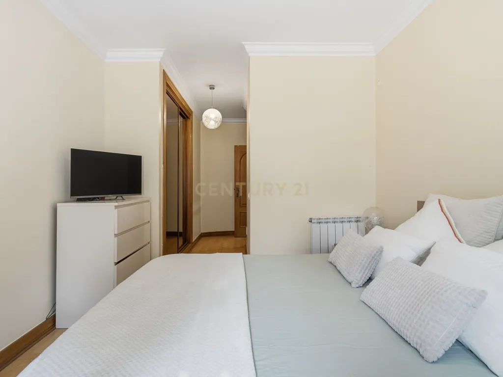 Apartamento T3 com terraço privativo, churrasqueira, zona de refeição e forno a lenha — Venda do Valador, Venda do Pinheiro - Image 19