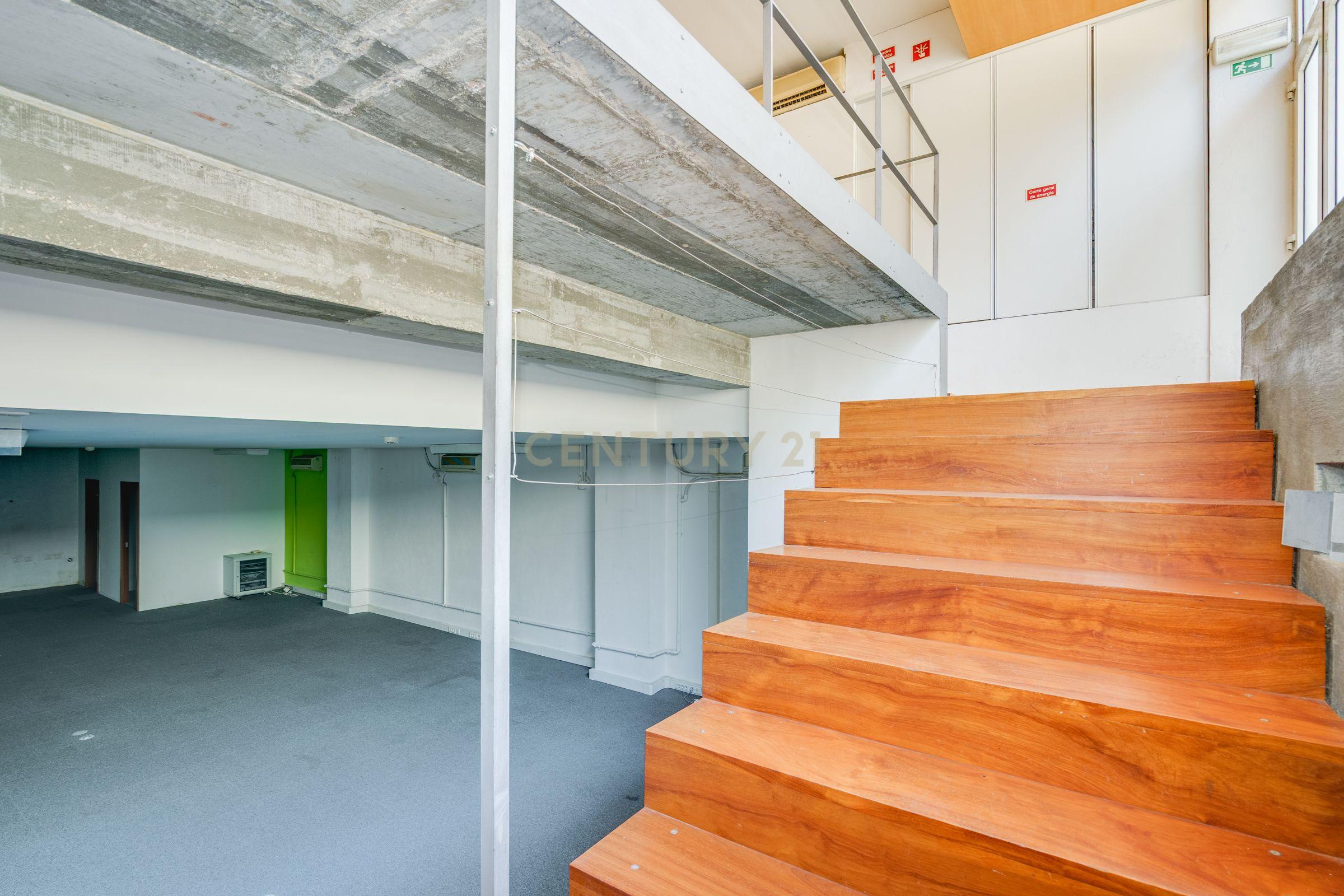 Fotografia 10 de ESPAÇO COMERCIAL 142 M² + 5 ESTACIONAMENTOS | 2 PISOS | EXCELENTE OPORTUNIDADE
