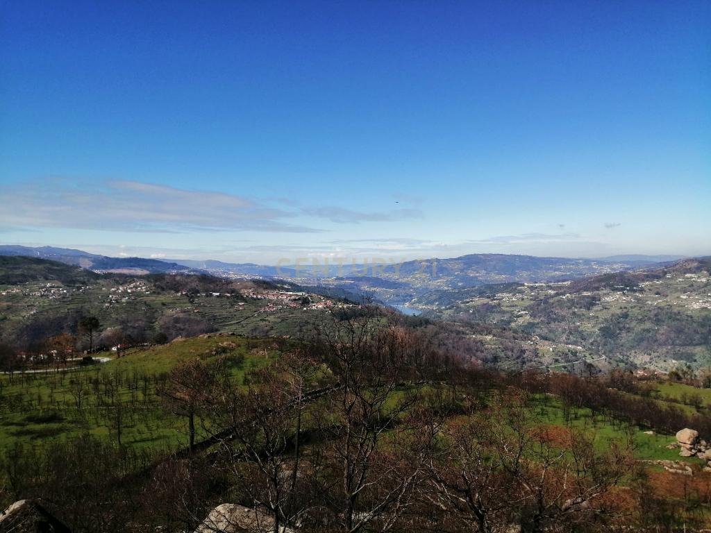 Terreno em Freigil, Resende com Vista Panorâmica e Acesso Fácil - Image 1