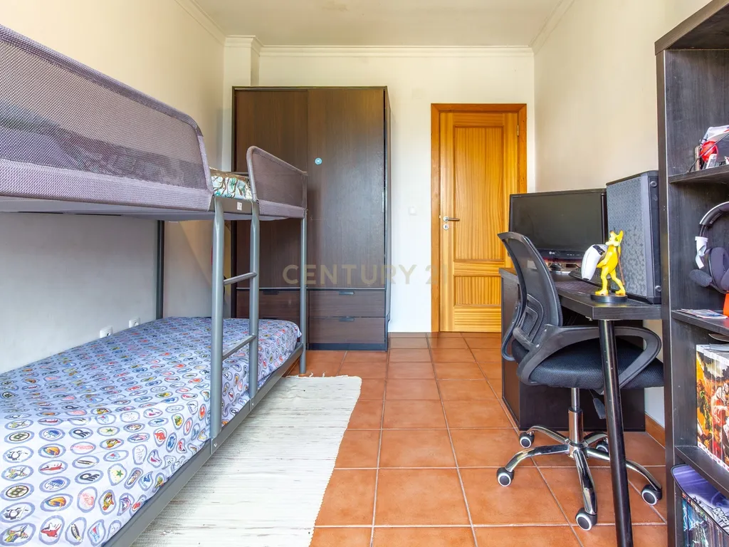 Moradia T3 na Quinta do Conde com Logradouro e sotão - Image 20