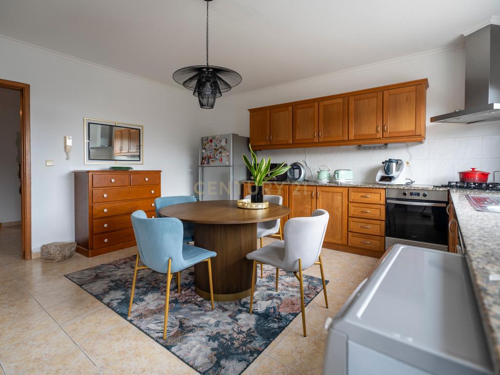 Excelente Moradia T3 com Garagem – Espaço, Luz e Acabamentos de Qualidade - Image 1
