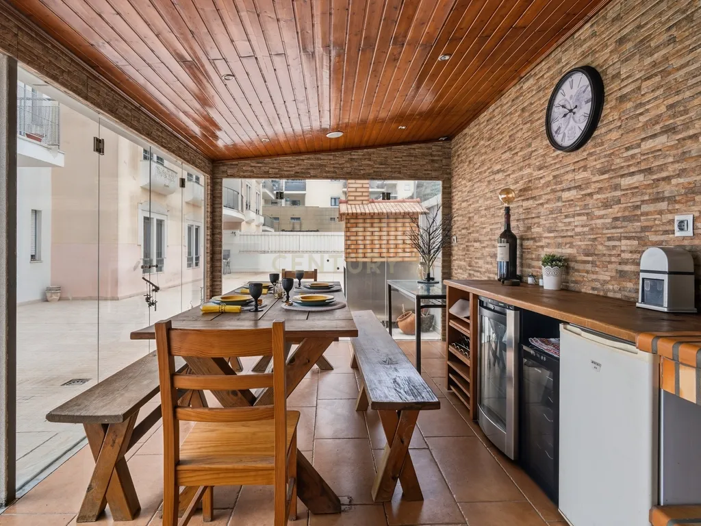 Apartamento T3 com terraço privativo, churrasqueira, zona de refeição e forno a lenha — Venda do Valador, Venda do Pinheiro - Image 37